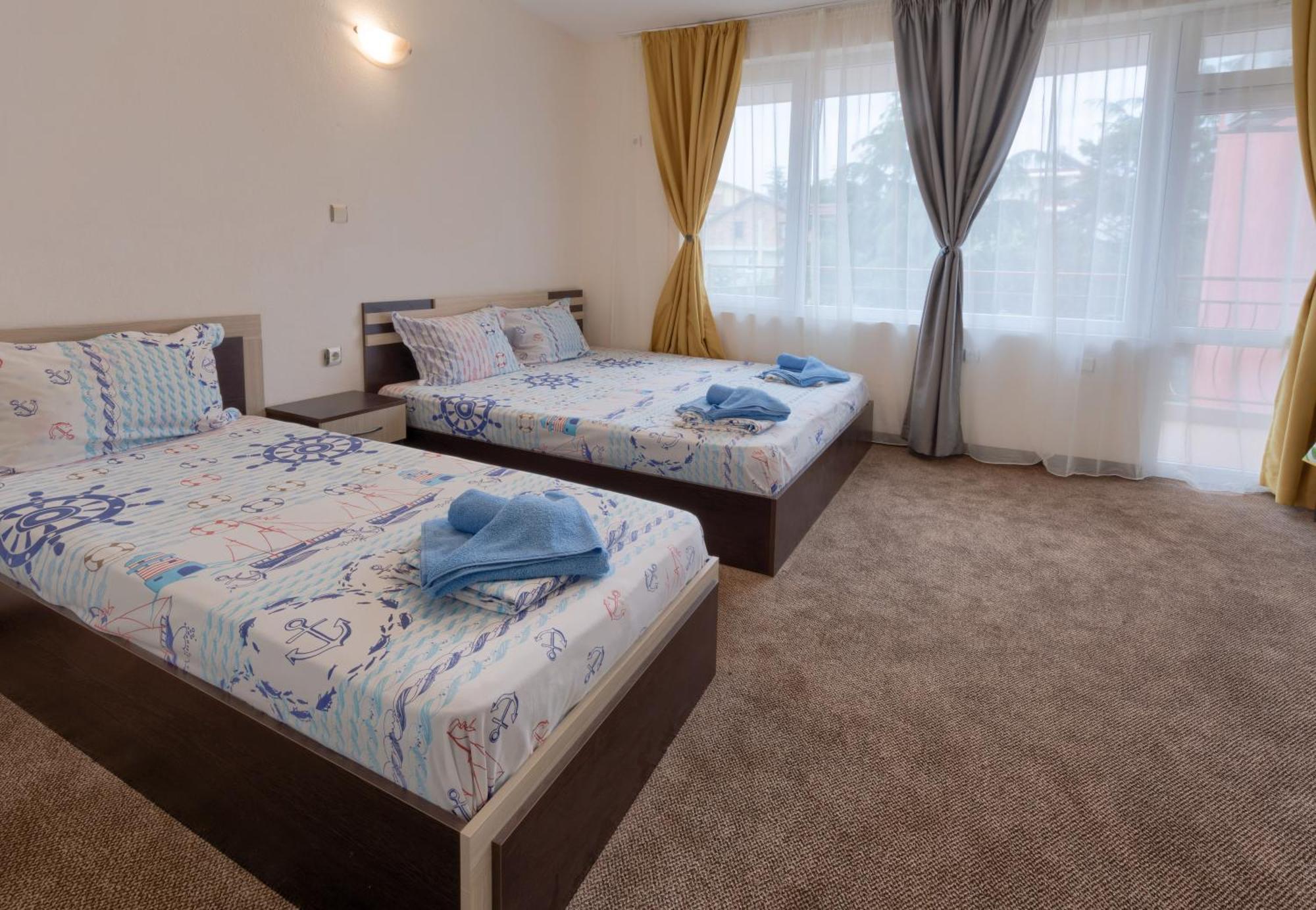 Kazlarov Guest House Kiten  Exterior photo